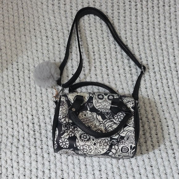 Handbags - Black and White Patterned Women's Bag Dia De Los Muerto Sugar Skulls